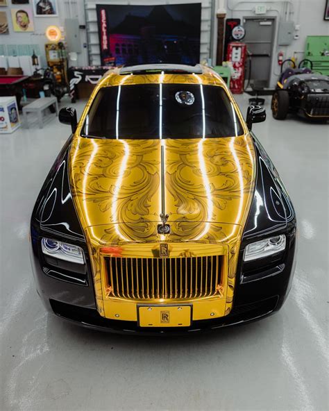 versace vesgtiti|versace car.